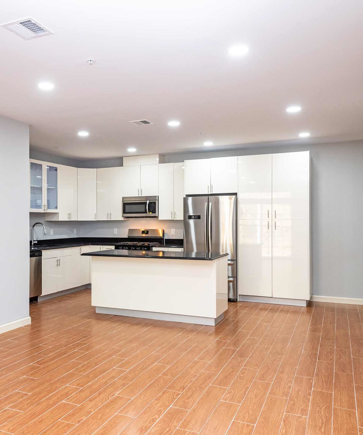 The Sto Luxury 1 & 2 Bedroom Apartments in Stoughton, MA.